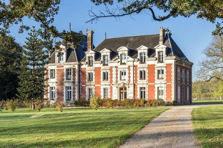 Cottage pour 2 personnes, avec jacuzzi ainsi que jardin et piscine à Saint-Germain-la-Campagne