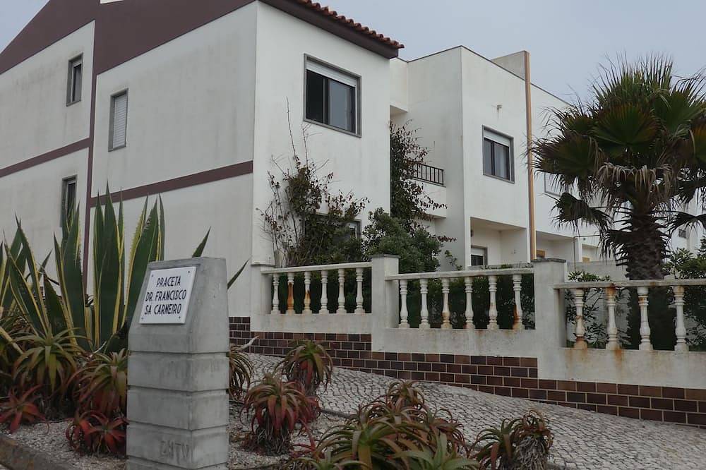 A pocos metros de una playa magnífica para la práctica del surf. in Silveira, Distrito de Lisboa