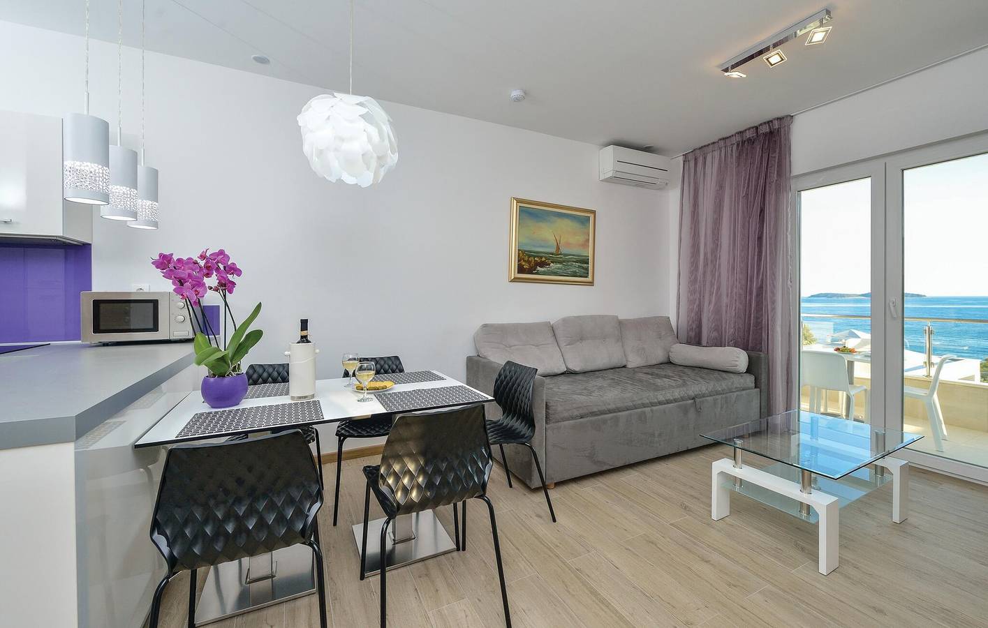 Ganze Ferienwohnung, Charmante Unterkunft, 1,5 km vom Strand entfernt: Gemütliche 62 m² große Ferienwohnung mit Pool und WLAN in Rogoznica, Šibenik-Knin