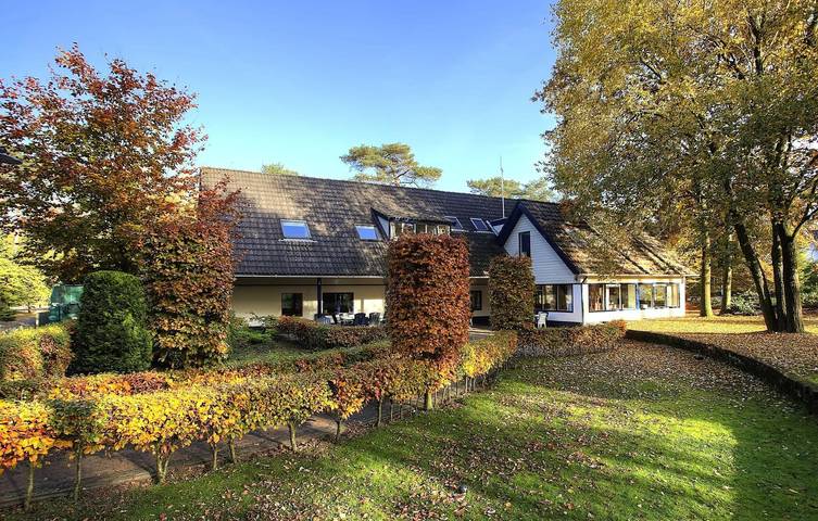 Bungalow voor 32 personen, with Balkon/Terras and Terras as well as Tuin in Beekbergen