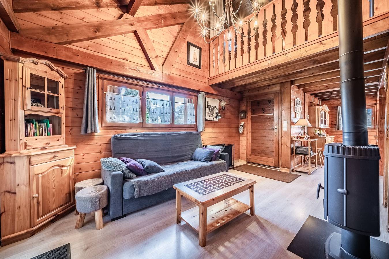 Chalet „6p Confort – L’ours Blanc“: Bergblick, privater Garten und Wlan in Verchaix, Region Bonneville