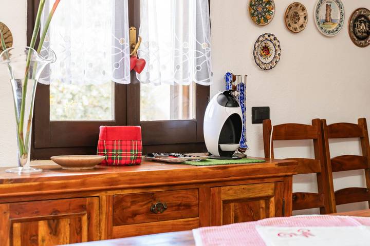 Appartamento intero, Casa vacanze 'Olmi' con terrazza privata, Wi-Fi e aria condizionata in Capitana, Quartu Sant'Elena