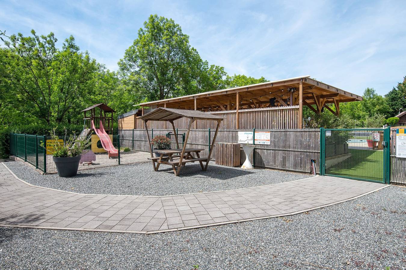 Caravana « Mobil Home Venus N.º 22 » con piscina compartida in Vaulnaveys-le-Bas, Isère