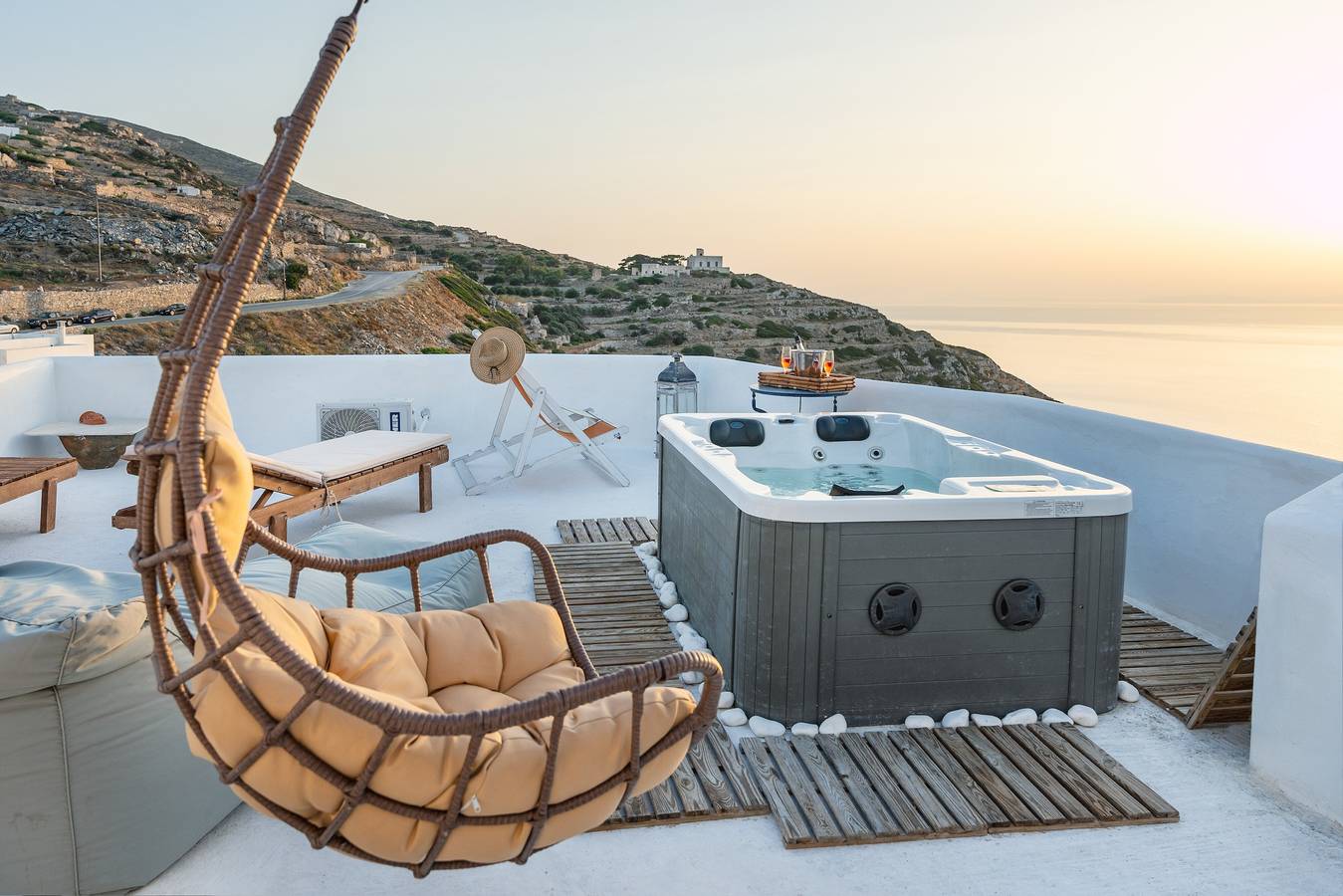 Entire apartment, Paros Apartment – Pet-Friendly with Sea View and Hot Tub in Sikinos