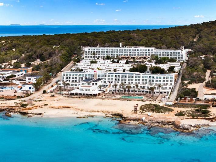 Hotel para 4 personas, con piscina para niños y piscina además de sauna y jardín - 1