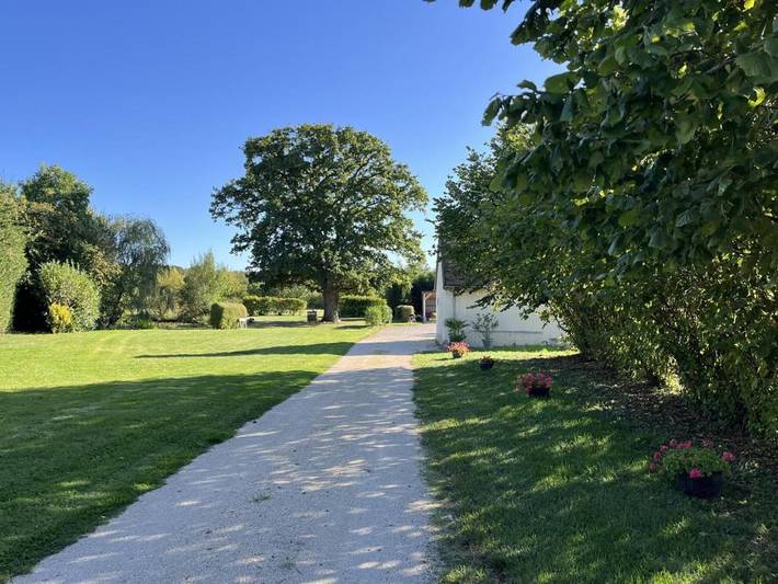 Location de vacances pour 6 personnes, avec jardin et terrasse à Monthodon - 3