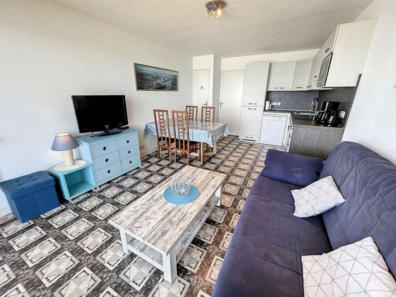 Ganze Wohnung, Apartment am Meer mit Balkon und privatem Parkplatz in Jullouville, Côte de la Déroute