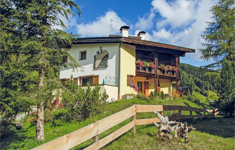 Ganze Ferienwohnung, Appartement mit Bergblick, Parkplatz und Terrasse in Stubaier Alpen, Obernberg am Brenner