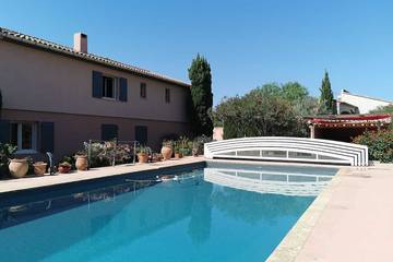 Location de vacances pour 4 personnes, avec jardin et piscine à Pia