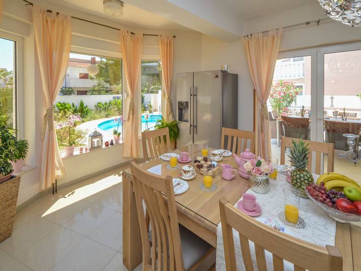 Location de vacances pour 10 personnes, avec terrasse et jardin à Tribunj - 4