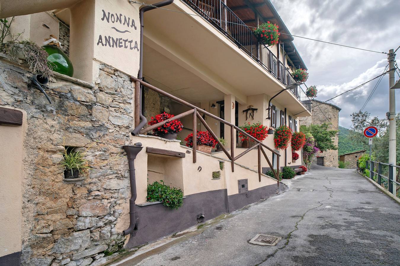 Casa Vacanze Agriturismo U' Spigu - "Nonna Annetta" con terrazza privata, giardino in comune e Wi-Fi in Nasino, Alpi Liguri