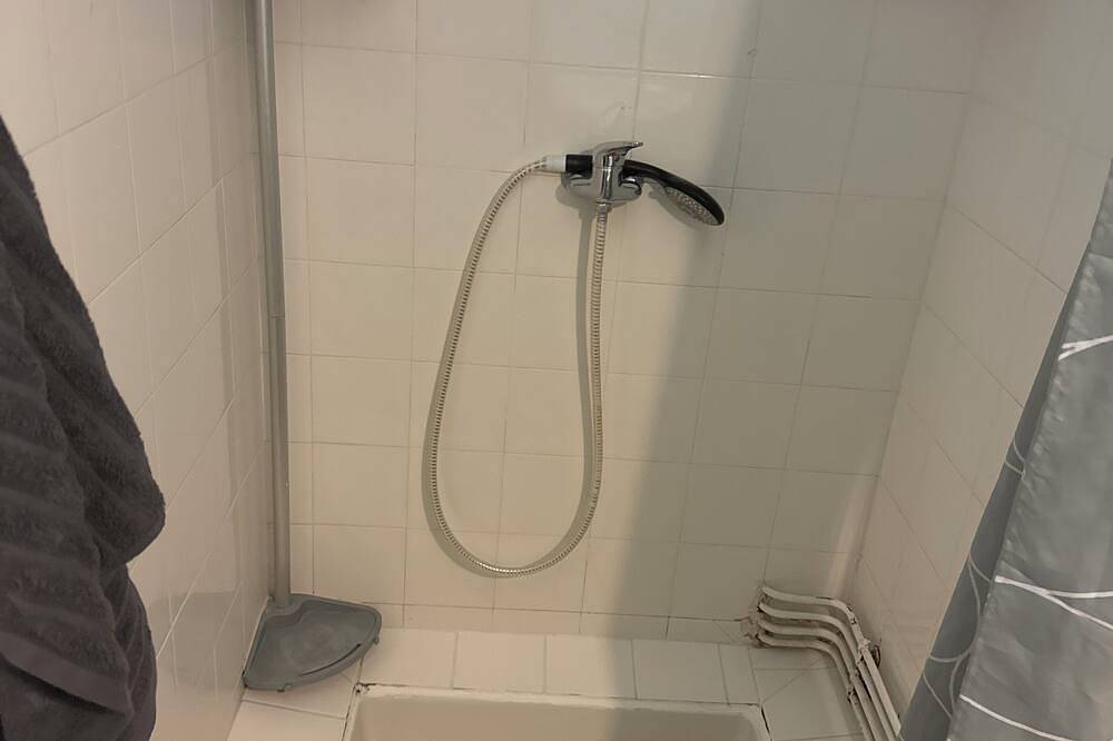Apartamento entero, Studio for rent  in Froges, Isère