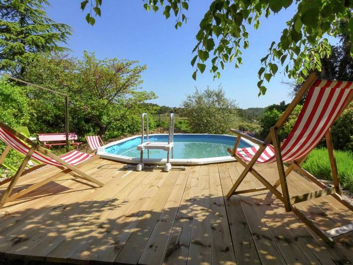Location de vacances pour 5 personnes, avec terrasse ainsi que jardin et piscine à La Caunette - 2