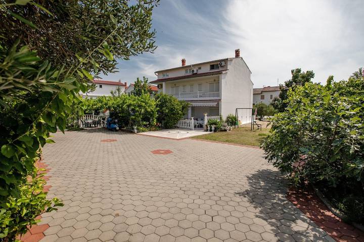 Holiday apartment for 9 people, with garden, child-friendly - 1