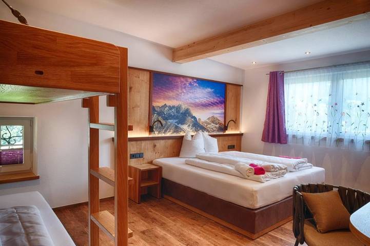 B&B für 2 Personen, mit Balkon und Terrasse sowie Garten und Ausblick in Leogang