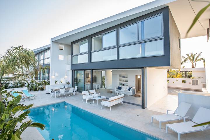 Villa for 8 personer, med sjøutsikt og hage på Kypros
