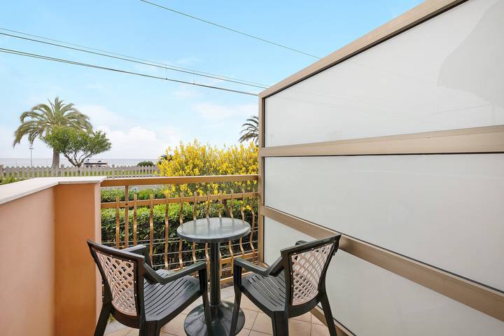 Entire studio, Studio Apartment "Monolocale 12" with Sea View, Wi-Fi & Air Conditioning in Pietra Ligure, Pietra Ligure Municipality