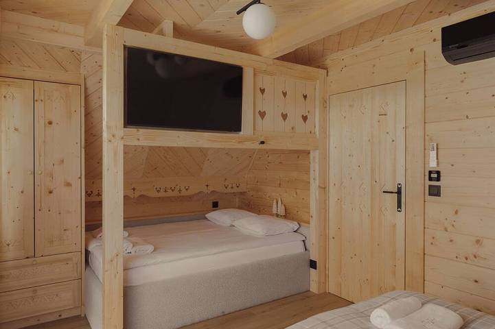 Lovelia Luxury Chalet - luxurious wooden house with jacuzzi near Zakopane in Dzianisz, Karpaty (Polska)