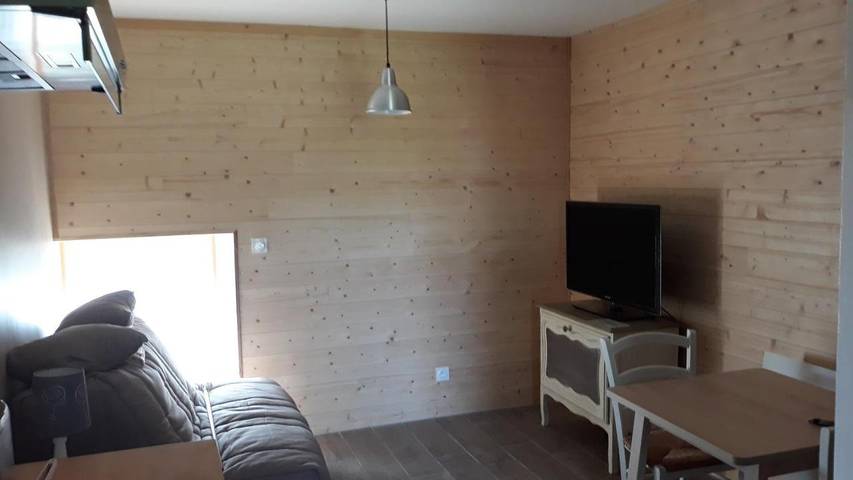 Gîte pour 2 personnes, avec jardin dans Parmilieu - 3