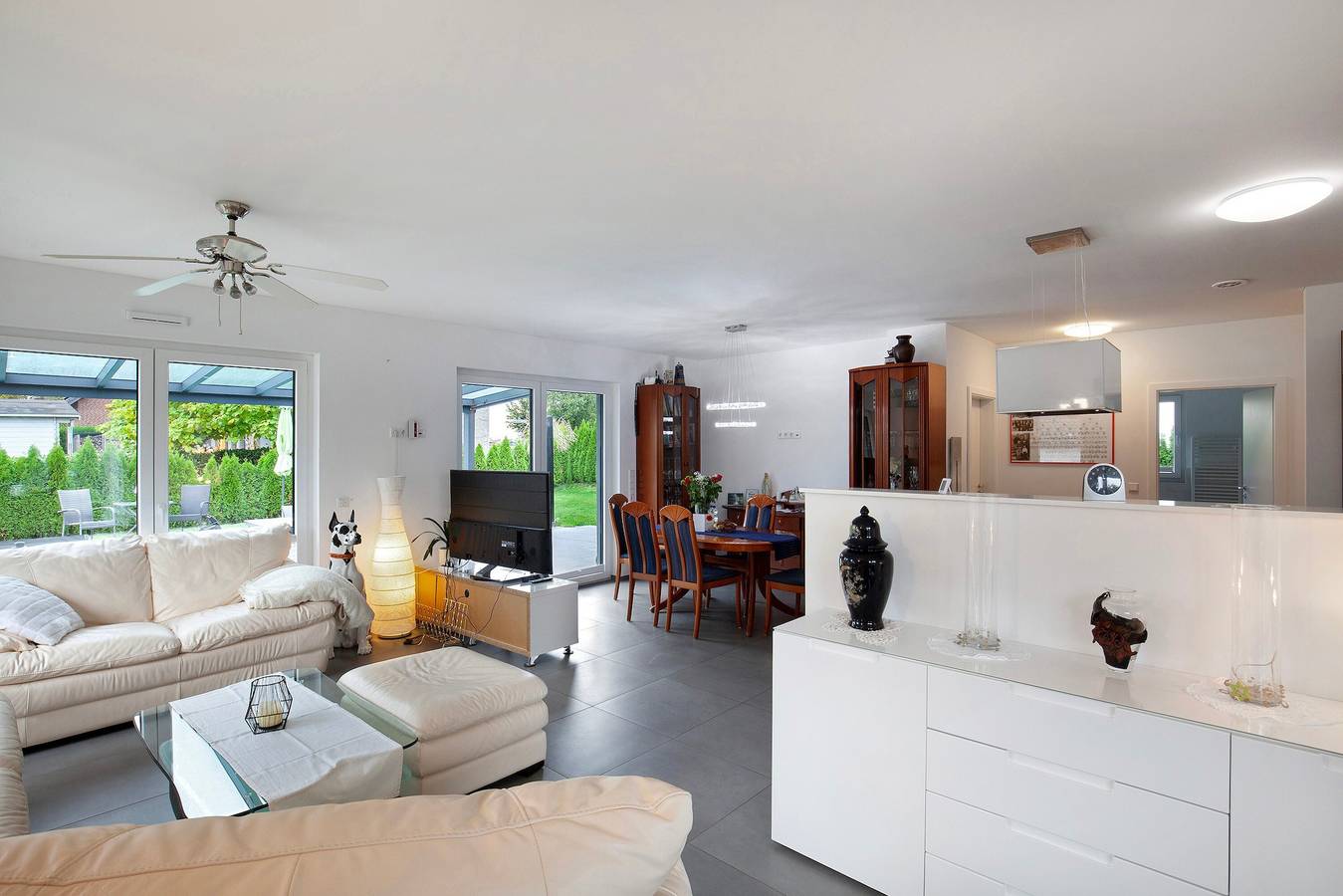 Ganze Wohnung, Ferienwohnung 'Großzügige Wohnung' mit Gemeinschaftspool, Privatterrasse und Wi-Fi in Landkreis Limburg-Weilburg