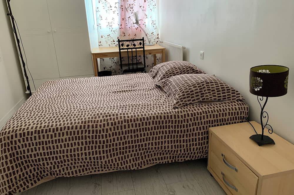 Shared room in a gated residence. Secure entrance with digicode. in Évry-Courcouronnes, Essonne