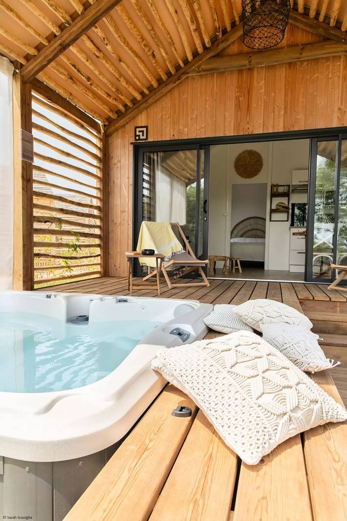 Lodge Ethnique sans spa 1 chambre + canapé convertible séjour 4 personnes in Vairé, Vallée de la Loire