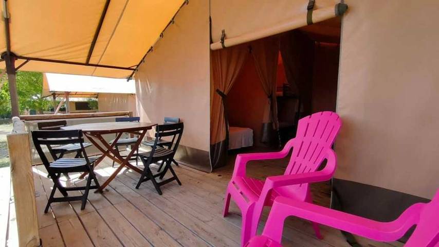 Tente pour 5 personnes, avec bassin pour enfant dans les Bouches-du-Rhône - 4