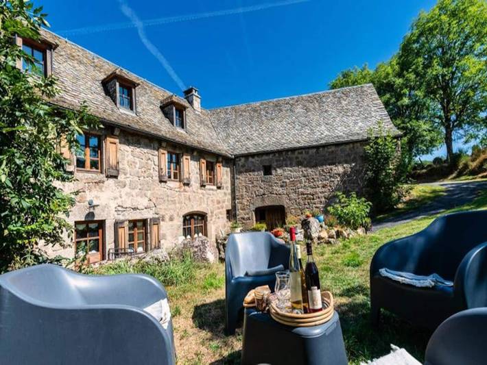 Gîte pour 8 personnes, avec terrasse et jardin ainsi que piscine et jacuzzi, animaux acceptés à Brion (Lozère) - 3