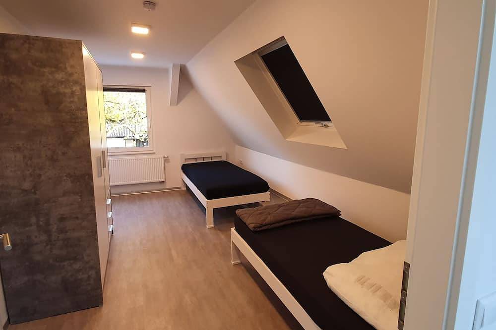 Haus für 20 Gäste in 30 Minuten bis Berlin Centrum in Hohen Neuendorf, Ruppiner Seenland