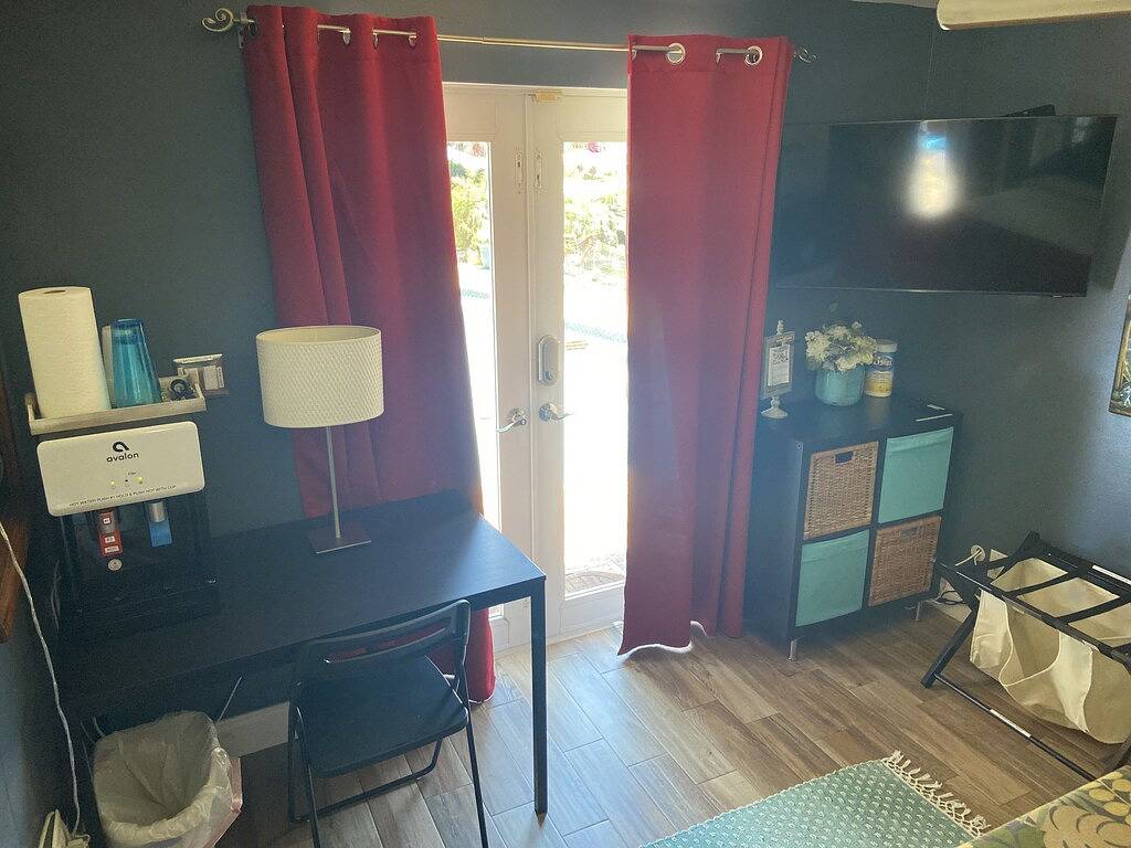Das Beste Privatzimmer & Eingang & Pool & Teich, Sie sollten beeindruckt sein! in Oakland Park, Broward County