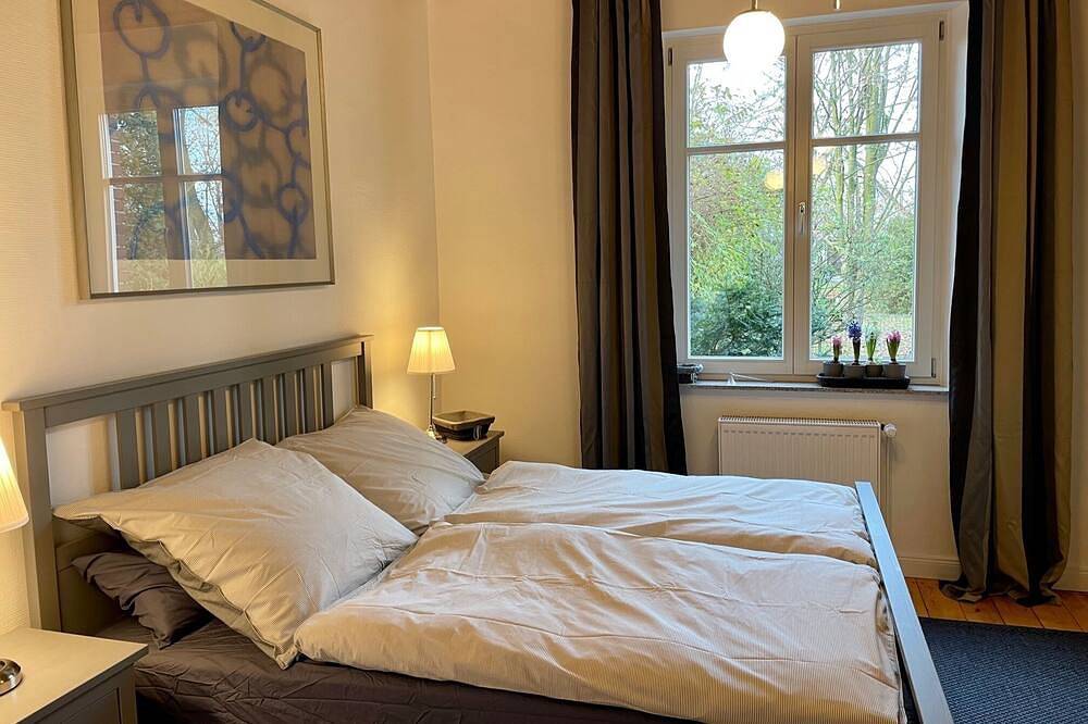 Ganze Wohnung, Furnished apartment with garden use and parking space in Moers, Niederrhein