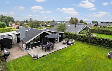 Ferienhaus für 6 Personen, mit Terrasse und Garten in Binderup Strand