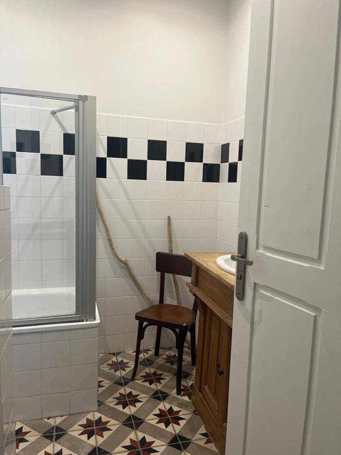 Gîte pour 2 personnes, avec piscine ainsi que jardin et vue à Guiche - 3