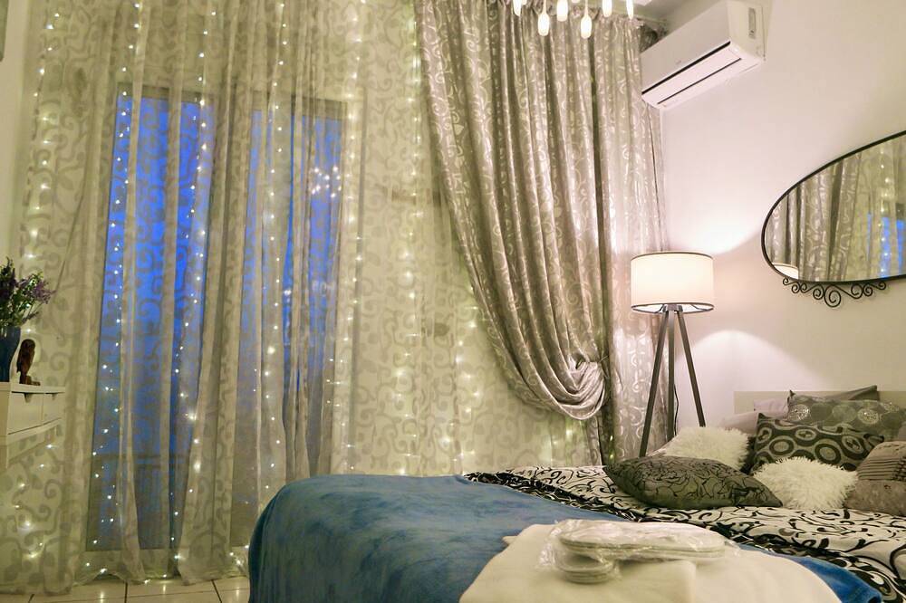 Entire apartment, Elpida Seafront Paradise apartment in Crete in Chania region