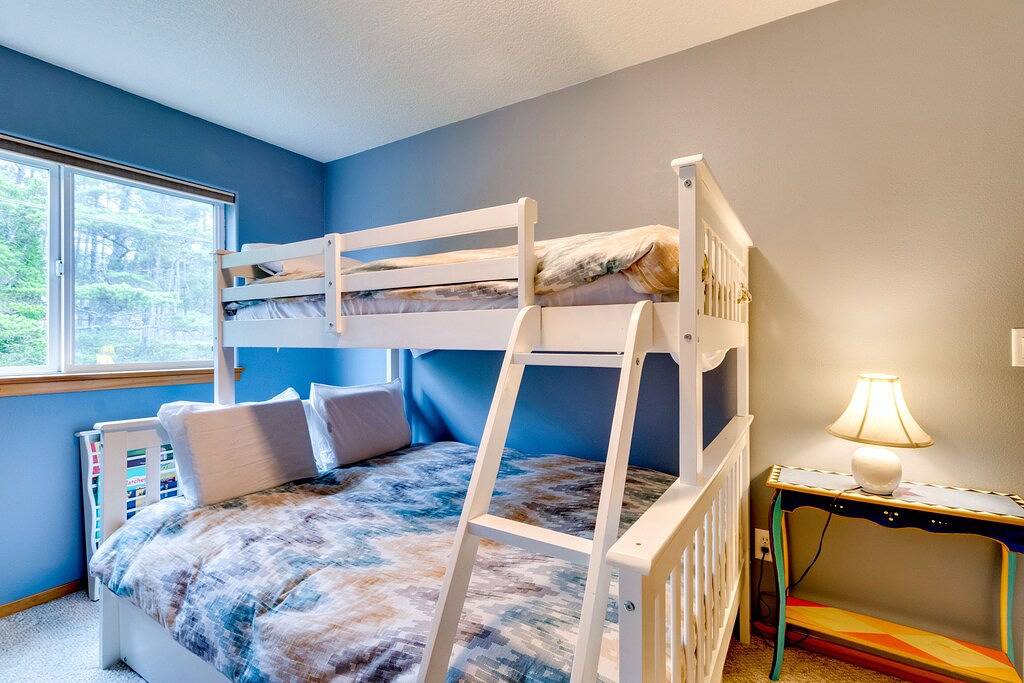 Entspannendes, hundefreundliches Haus mit Terrasse und geräumigem Wohnbereich. (Mca # 439) in Manzanita, Tillamook County