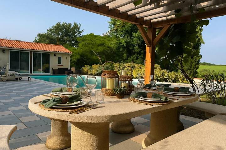 Location de vacances pour 2 personnes, avec vue ainsi que piscine et jardin à Carmaux - 3