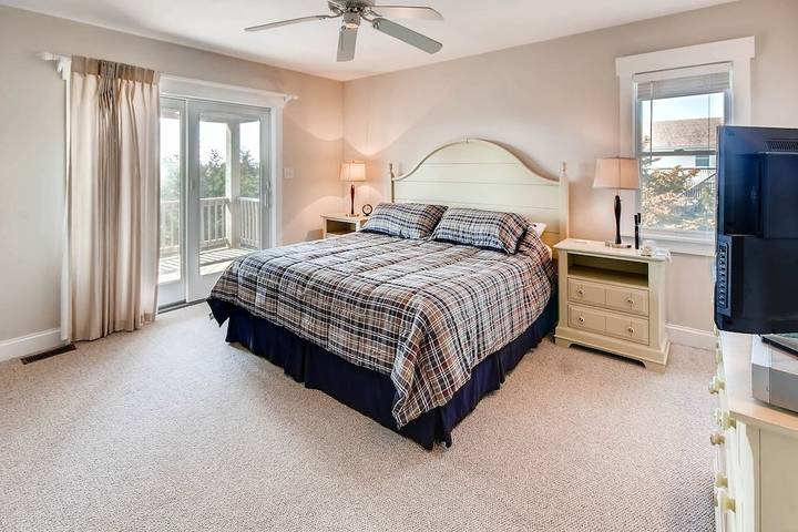 Vacation house for 9 people, with yard and hot tub in Outer Banks