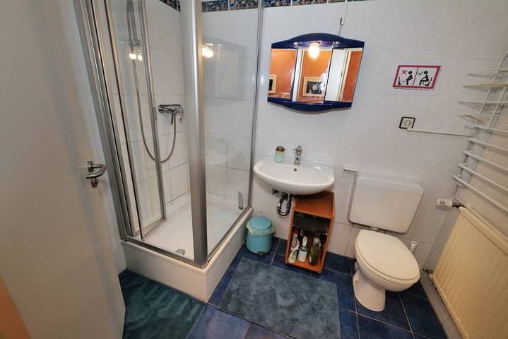 Haus Weschke - Blaues Doppelzimmer, 25 qm, mit Gemeinschaftsbad und Terrasse in Hofheim, Main-Taunus-Kreis