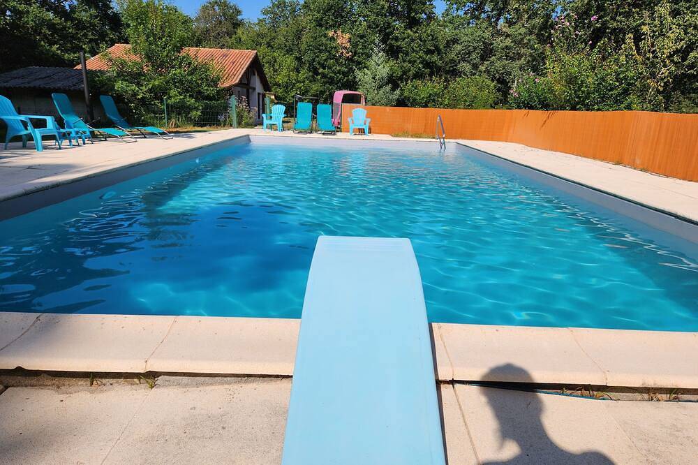 Family home on large plot with private pool in Saint-Germain-d'Esteuil, Lesparre-Médoc region