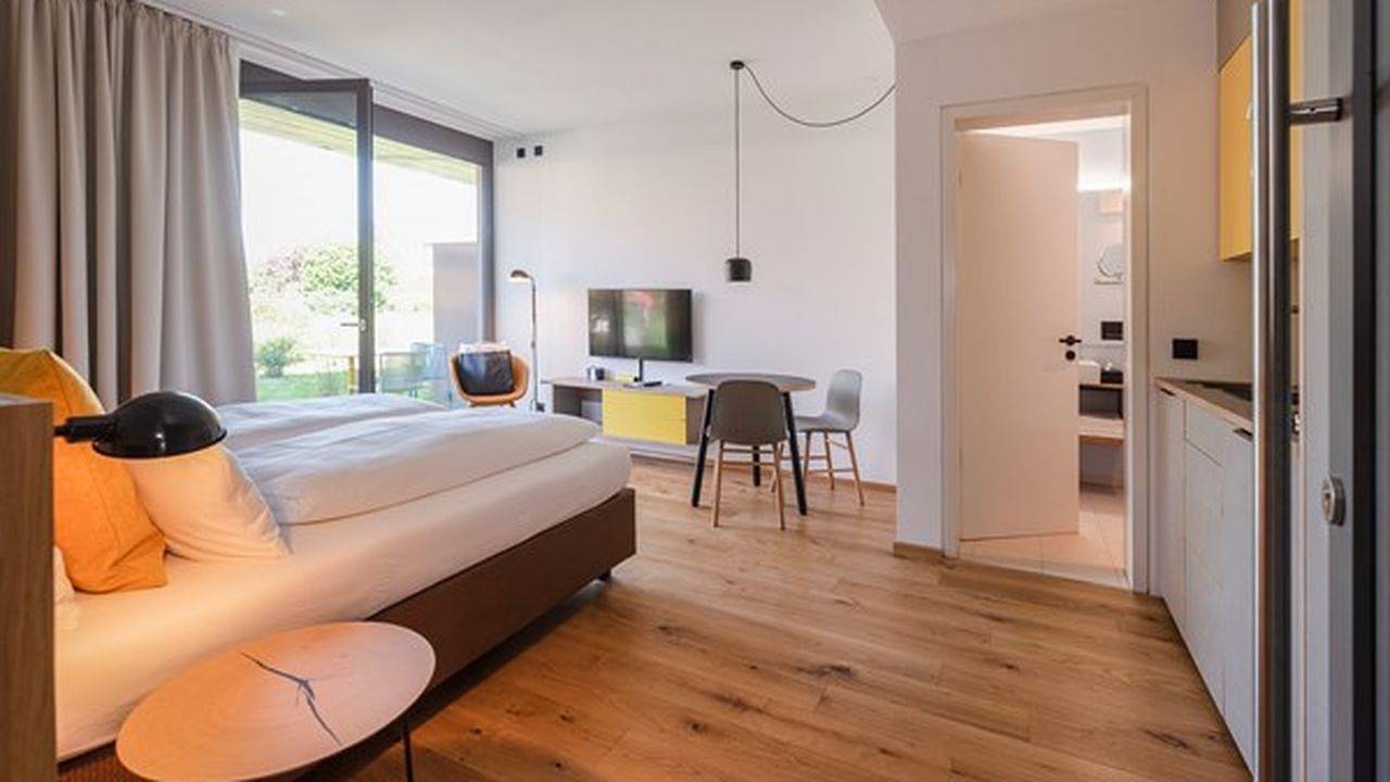 Ganze Ferienwohnung, Ferienwohnung für 2 Personen (25 m²) in Singen in Singen, Hegau