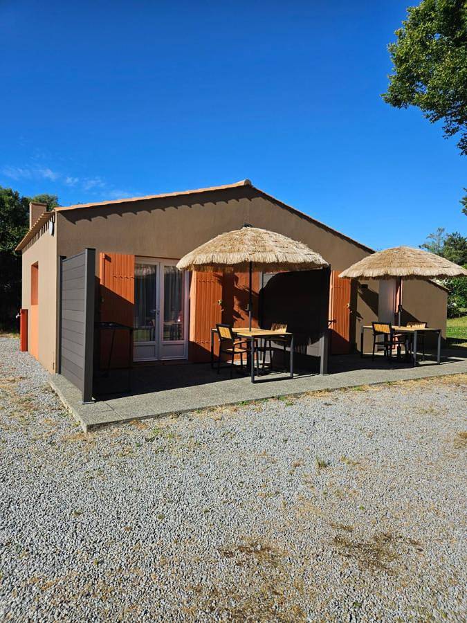 Gîte pour 2 personnes, avec Terrasse ainsi que Jardin et Vue à Challans - 2