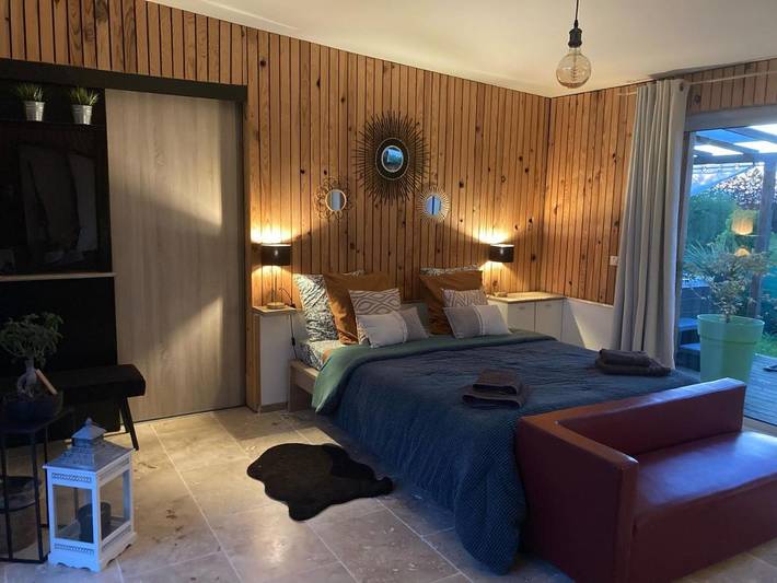 Chambre d’hôte pour 2 personnes, avec jacuzzi ainsi que jardin et terrasse