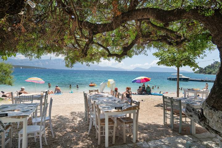 Vacation rental for 2 people, with balcony and yard, with pets in Lefkada