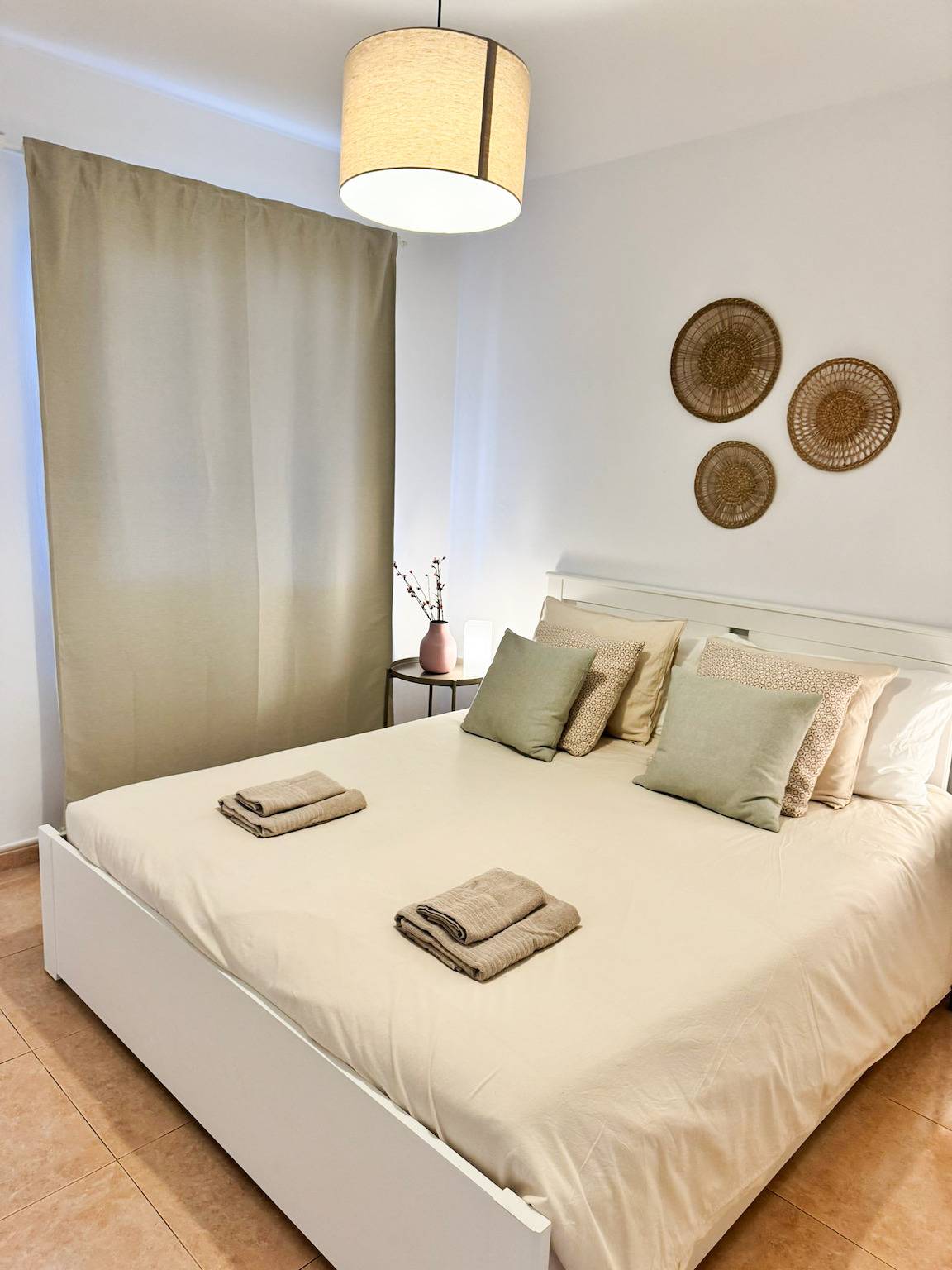 Apartamento entero, Vacaciones 'Casa Amanay Dunas' con piscina compartida, terraza privada y Wi-Fi in Corralejo, La Oliva