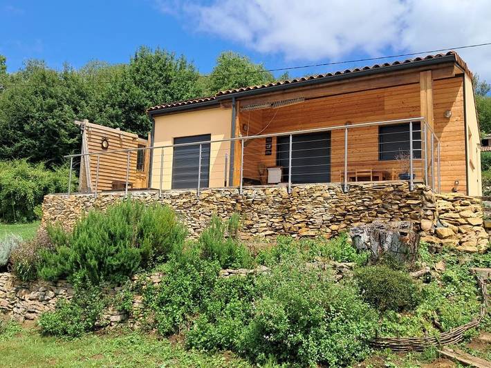 Gîte pour 2 personnes, avec Jacuzzi ainsi que Terrasse et Jardin