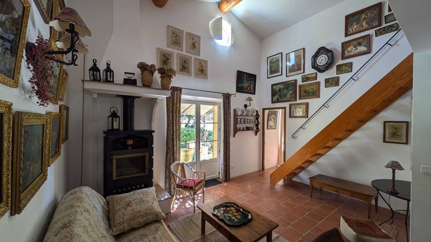 Gîte pour 2 personnes, avec terrasse ainsi que piscine et jardin à Venasque - 4