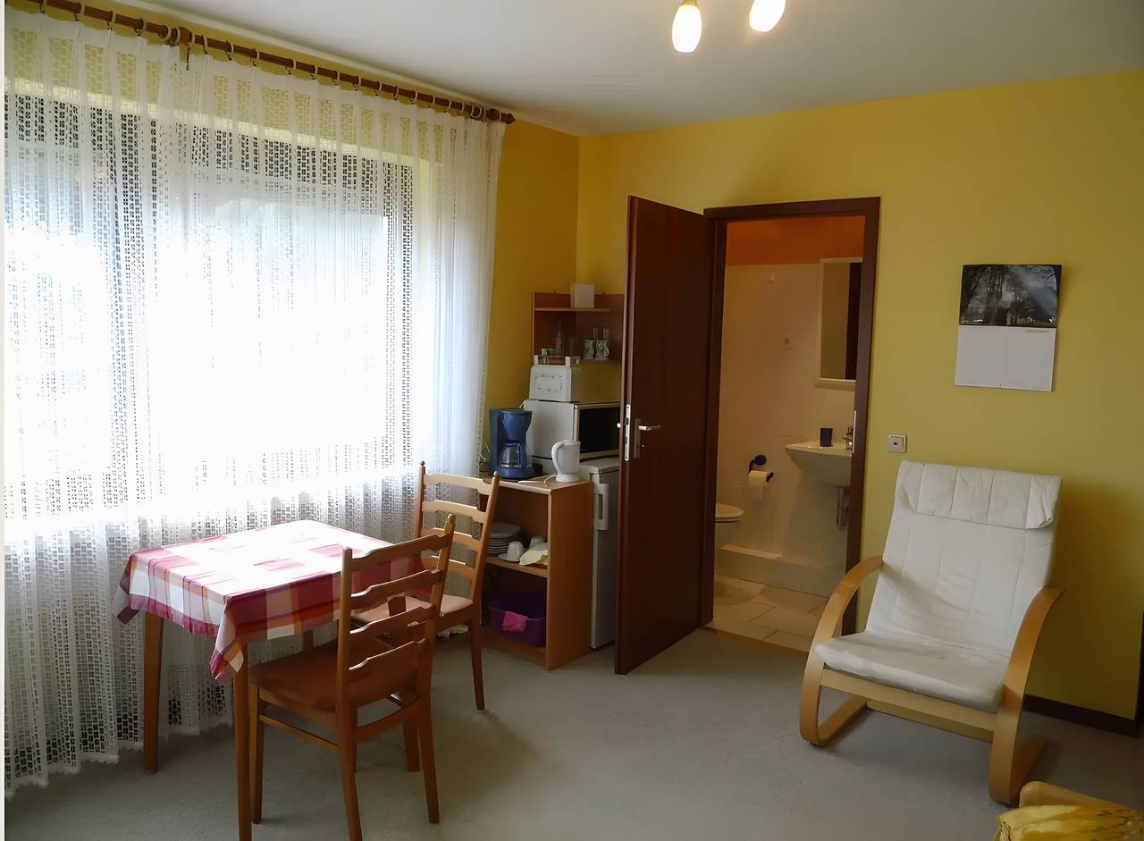 Zimmer 'Ferienwohnung Neuenrade' mit Gemeinschaftsterrasse, Gemeinschaftsgarten und Wi-Fi in Neuenrade, Märkischer Kreis