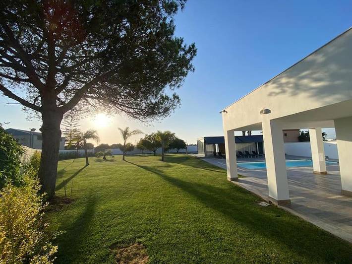 Casa rural para 12 personas, con terraza además de piscina y jardín en Chipiona - 3