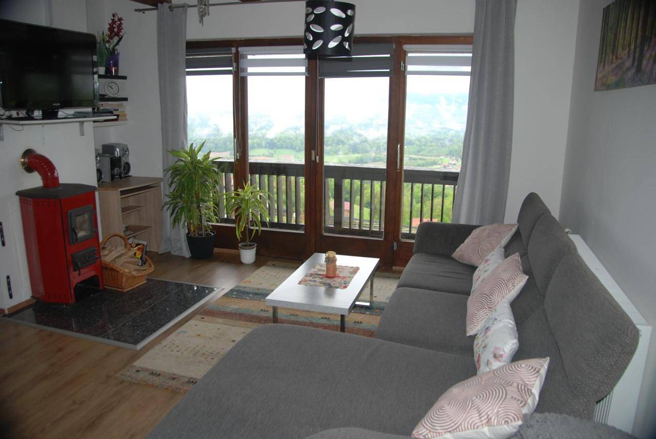 Weinberg-Panorama-Ferienhaus in Sankt Andrä-Höch, Steirerland