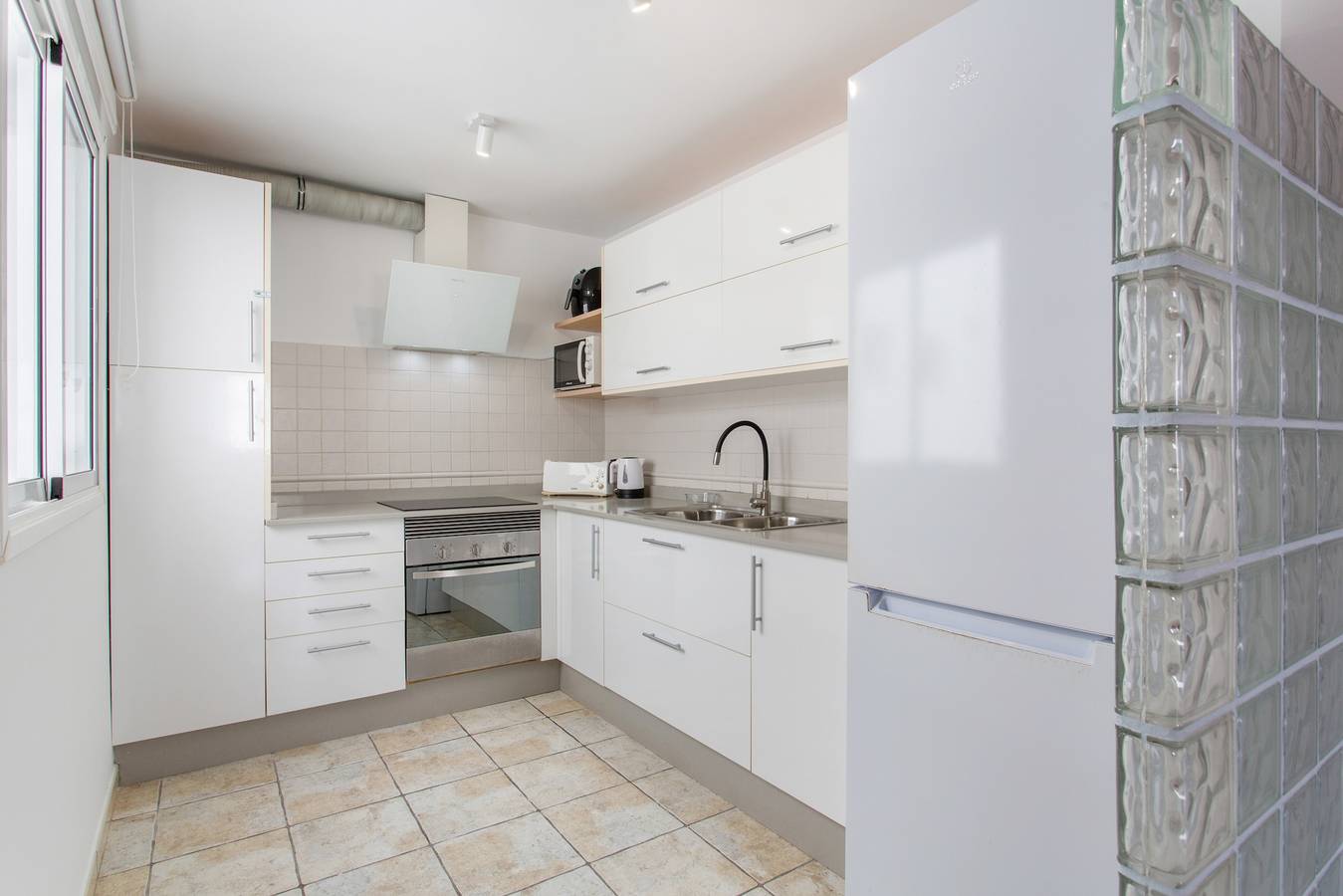 Entire apartment, Vacation 'El Pico' with Wi-Fi in La Santa, Tinajo